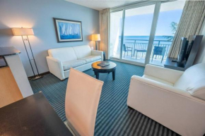 Modern Building, Direct Oceanfront View,7th Floor!